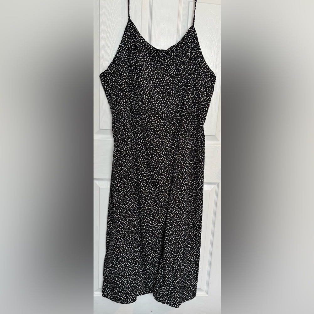 Black and White Flowing Floral Sleeveless Dress sz 24/28